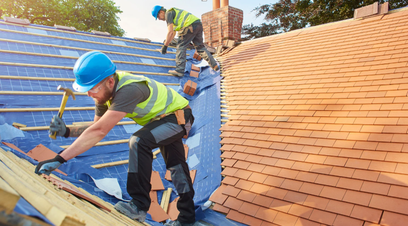 How a Roofing Contractor Evaluates Whether a Roof Repair or Replacement Is Needed