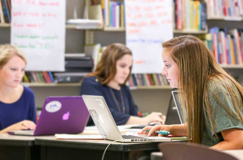 A Freshman’s Financial Map: Navigating Undergraduate Student Loans the Right Way